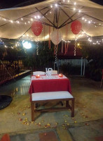 The Burger Company Dentro