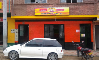 Mabuntu Eventos outside