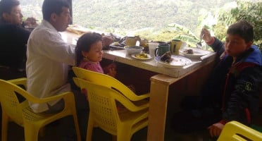 Cancha Multiple 7 De Agosto, Asadero De Arepas Las Negras Dentro