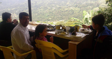 Cancha Multiple 7 De Agosto, Asadero De Arepas Las Negras Dentro