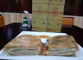 La Mecca Della Pizza food