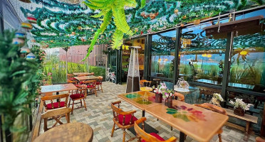 Madame Lili À l'intérieur