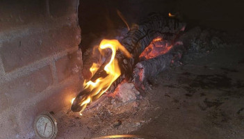 Joe's Pizza At Efren's Bebida