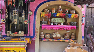 Chapo' Hot Dog's El Chino) Dentro