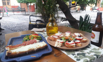 La Clave Azul food