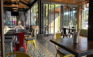 Deguzman Restaurante Cerveceria outside