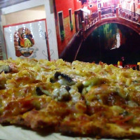 Horno Di Pietra food