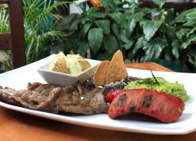 Los Almendros Comida