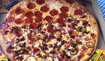 Pizzería “los Primos” food