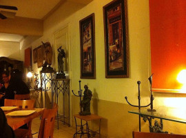 Petit Bistro À l'intérieur