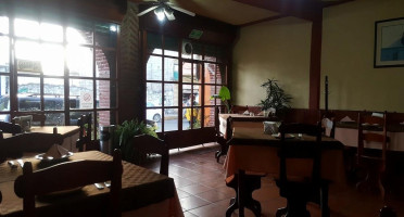 Punto Y Coma Y À l'intérieur