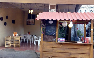 Mr Ms Coffe Donas Y Mas outside