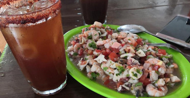 Y Coctelería: El Amigo Chino food