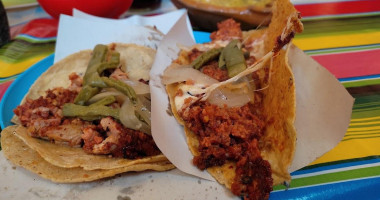 Gorditas Los Jarritos food