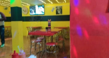 The Flaming Wings Dentro