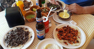 Los Molcajetes Comida