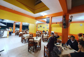 Los Molcajetes Dentro