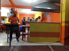 Los Molcajetes Dentro