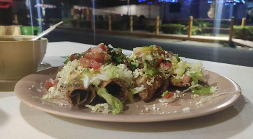 Los Molcajetes Comida