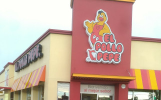 Pollo Pepe El Salto outside