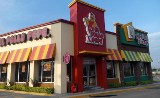 Pollo Pepe El Salto outside