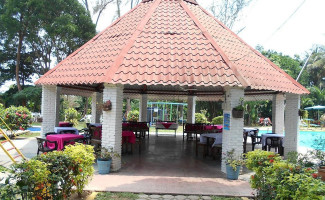 Parque Familiar Los Charcos outside