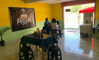 Pizzas “pep•yus” inside