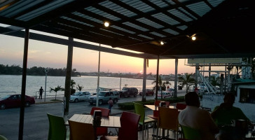 Mandarina Café Exterior