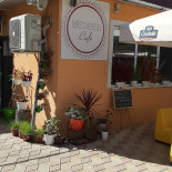 El T-bone Restaurant Bar Exterior