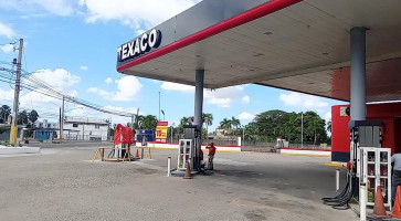 Estacion Texaco Licey outside