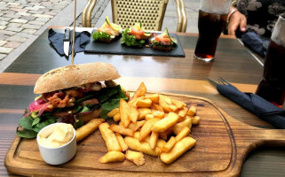 Mozzarella Pizza Place food