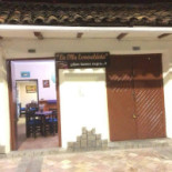La Olla Esmeraldeña outside