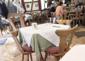 Tacos Los Güeros inside