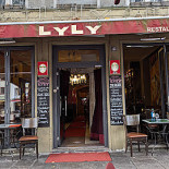 Sake Sushi Rolls Extérieur