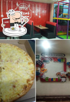 Henrie's Pizza food