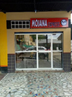 Mojana Express outside