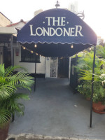 The Londoner Pub outside