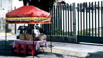 Vic-bang Tacos De Canasta inside