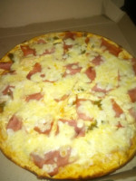 Pizza D Maxxi food