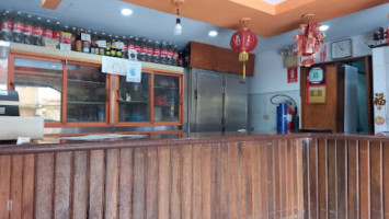 Bar Restaurant Shiang Lon inside