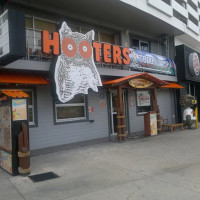 Hooters Cancun Malecon Americas food