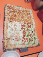 Santi's Pizza food