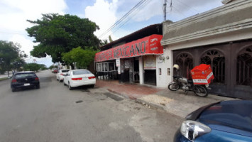 Carnitas El Mexicano outside