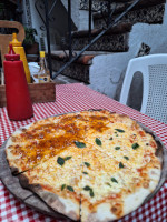 Pizza A La Leña food