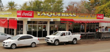 Tacos Y Jugos De Cabeza Luis El Ñar outside