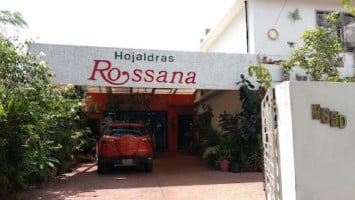 Hojaldras Rossana outside