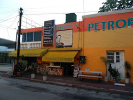 Café Petropolys outside