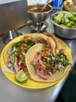 Tacos de Carnitas El Chanchito food