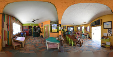 Mango Café Isla inside
