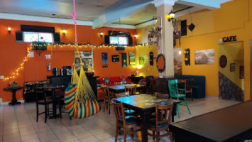 Cachos Café inside